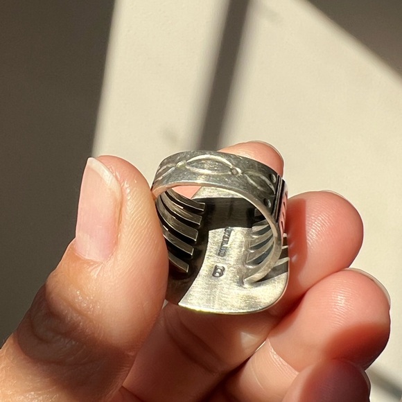 Royston Ribbon Ring - Picture 6 of 6